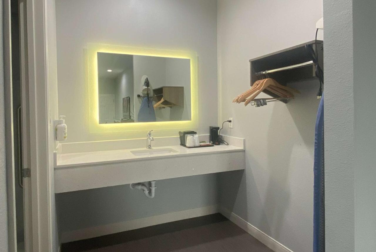 Baymont By Wyndham Freeport Texas Ξενοδοχείο Εξωτερικό φωτογραφία