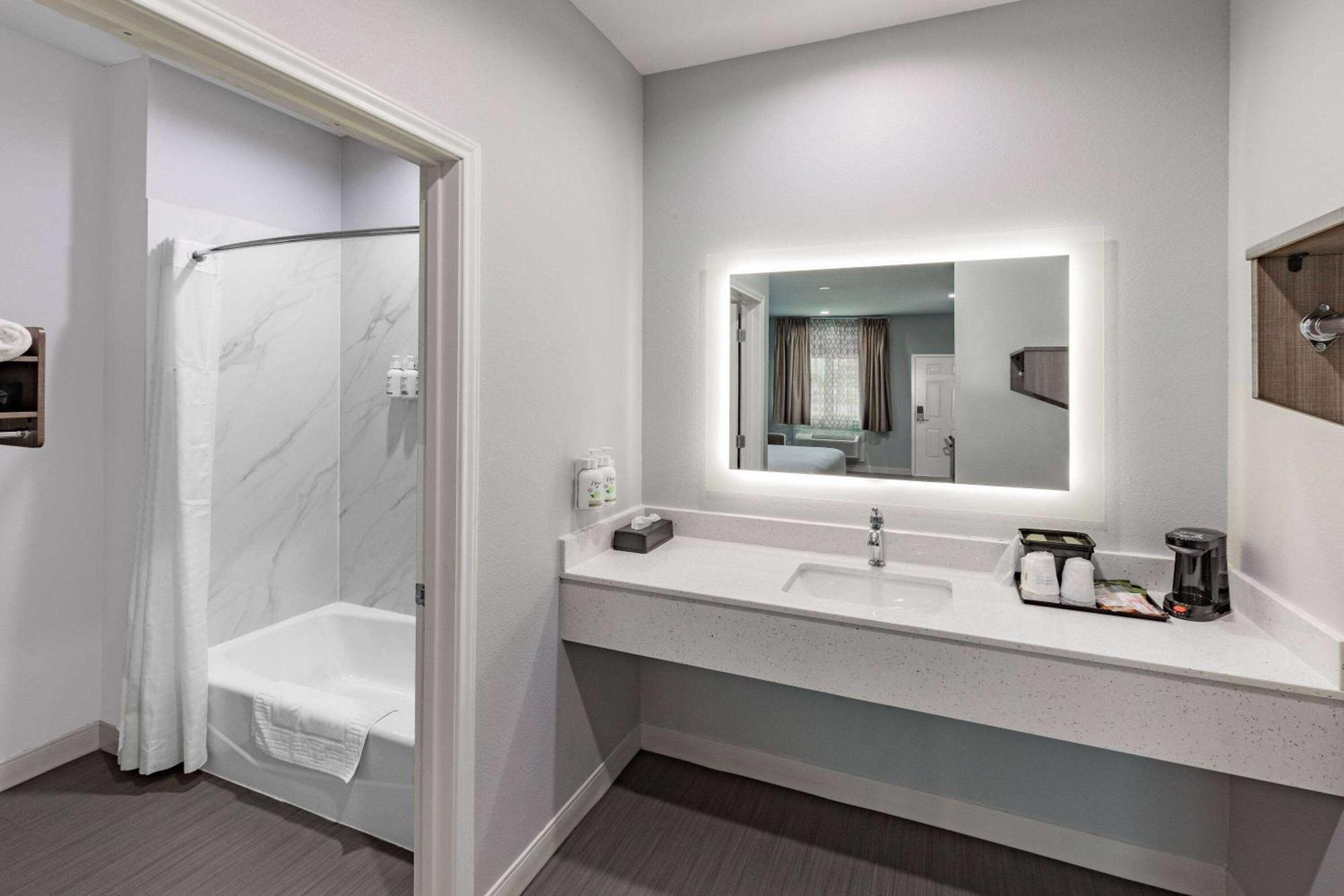 Baymont By Wyndham Freeport Texas Ξενοδοχείο Εξωτερικό φωτογραφία